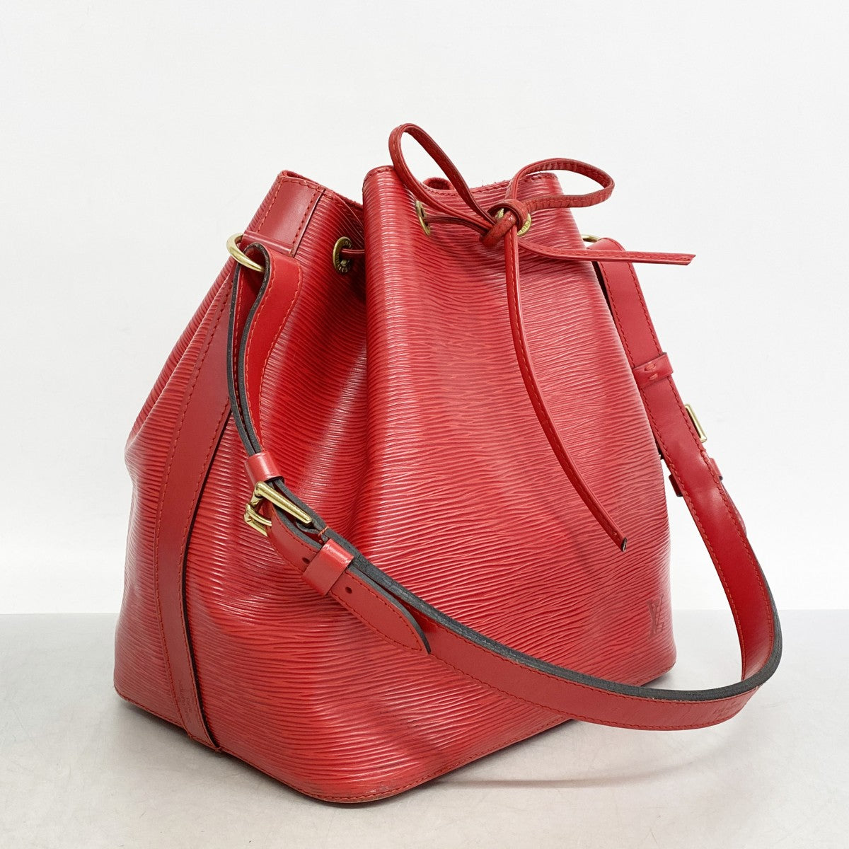 5pd6513】ルイヴィトン ショルダーバッグ エピ プチノエ M44107