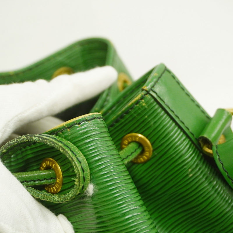 5pe6938-k】ルイヴィトン ショルダーバッグ エピ プチノエ M44104