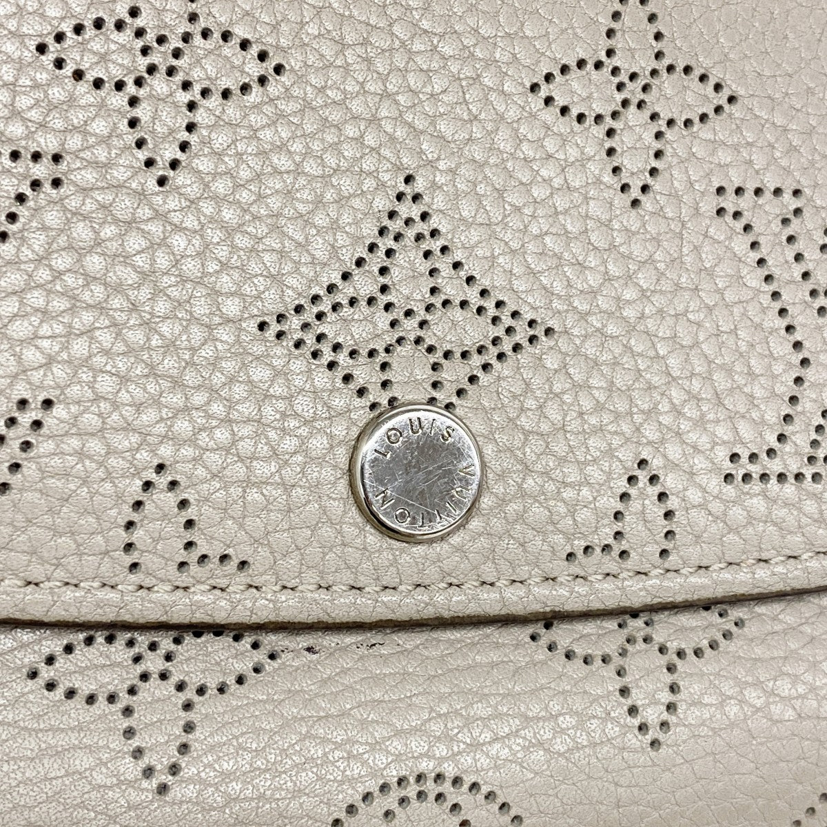 6ab0760-k】ルイヴィトン 長財布 マヒナ ポルトフォイユイリス M60144