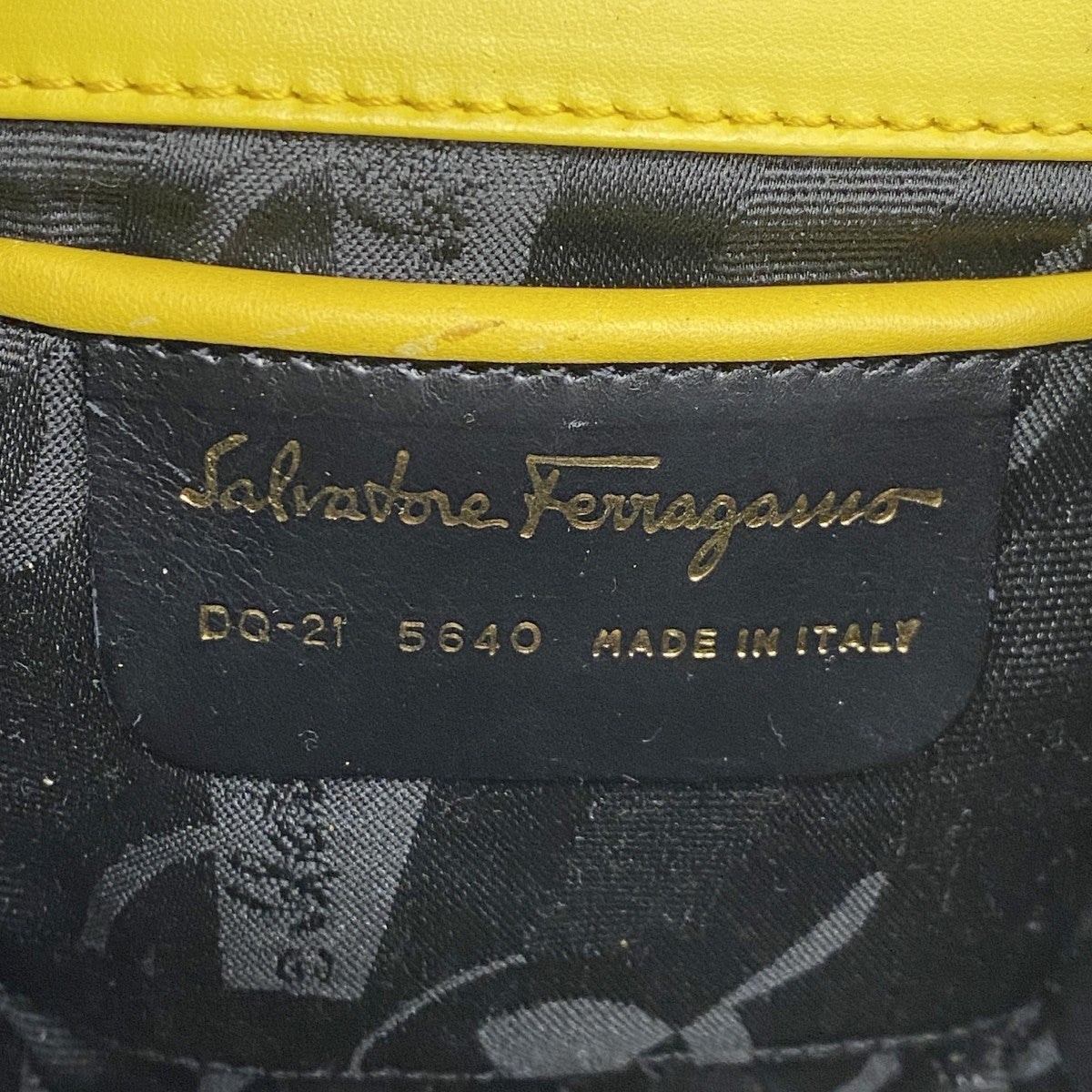 6ab1080】サルヴァトーレフェラガモ ショルダーバッグ レザー イエロー