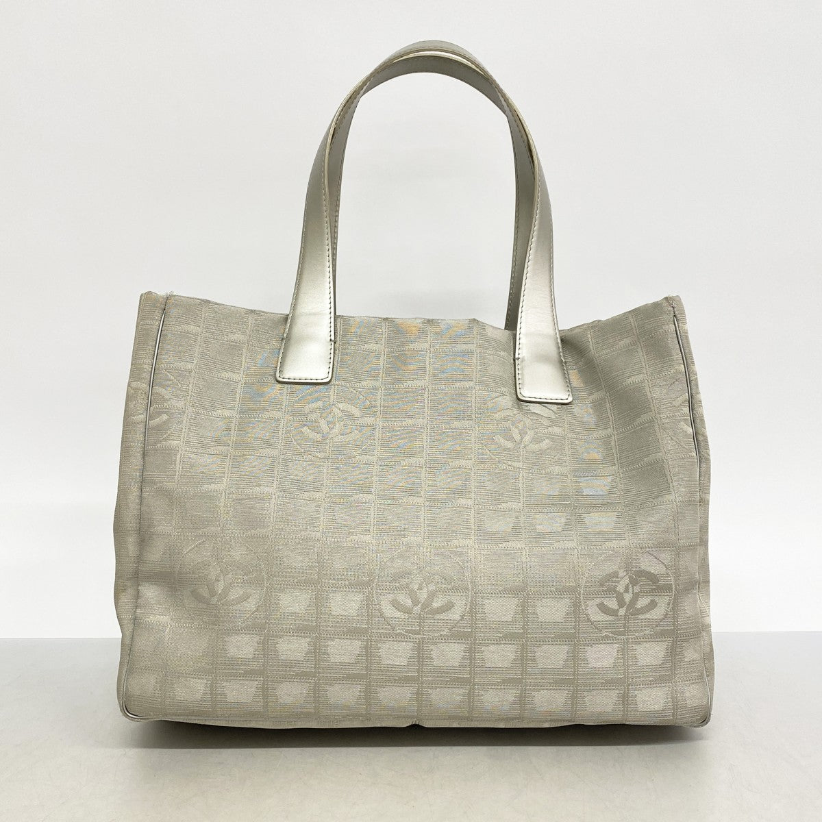 【6ad4098-k】シャネル トートバッグ ニュートラベル ナイロン グレー シルバー金具【中古】レディース