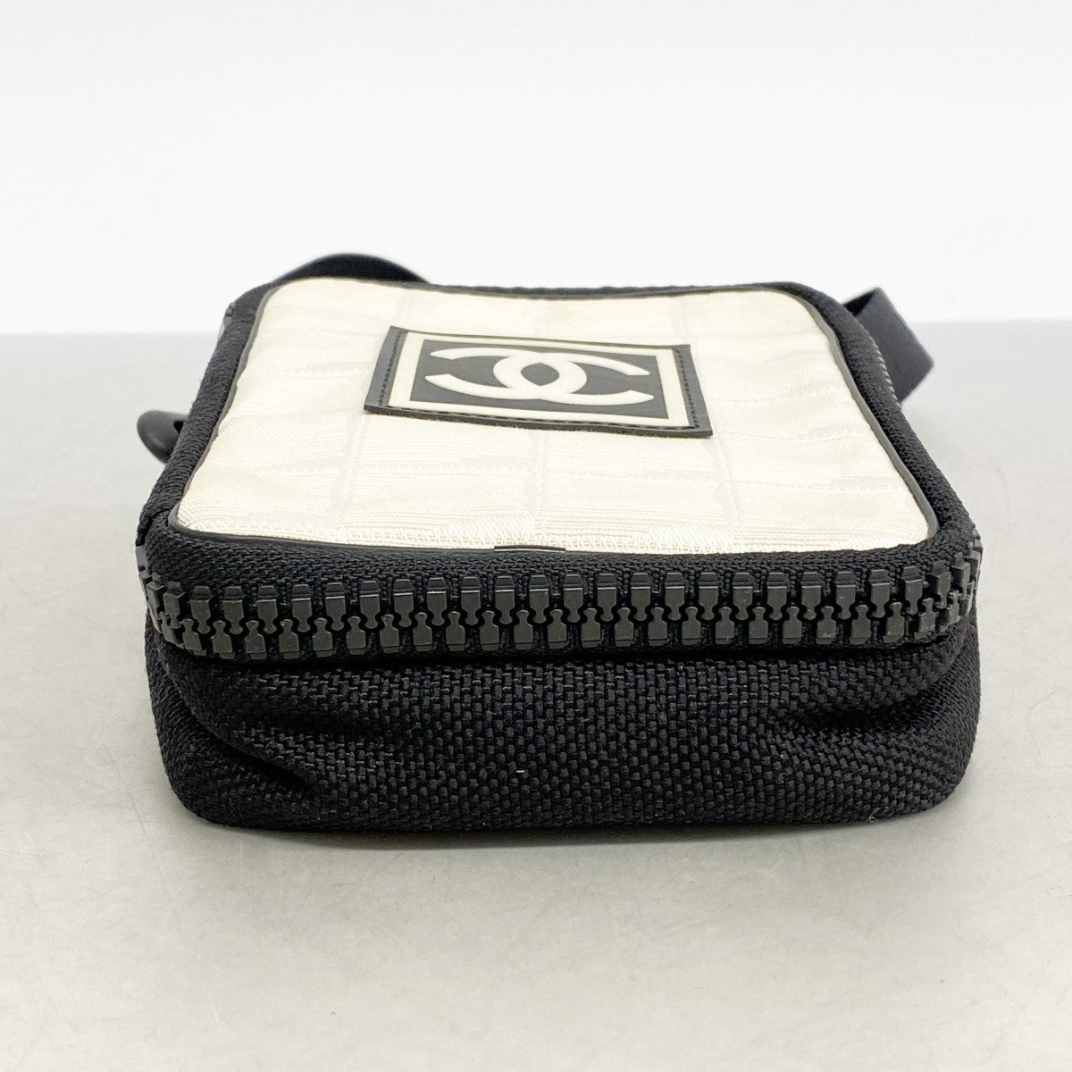 【6ad4197-k-r】シャネル ショルダーバッグ スポーツ ナイロン ブラック アイボリー【中古】レディース