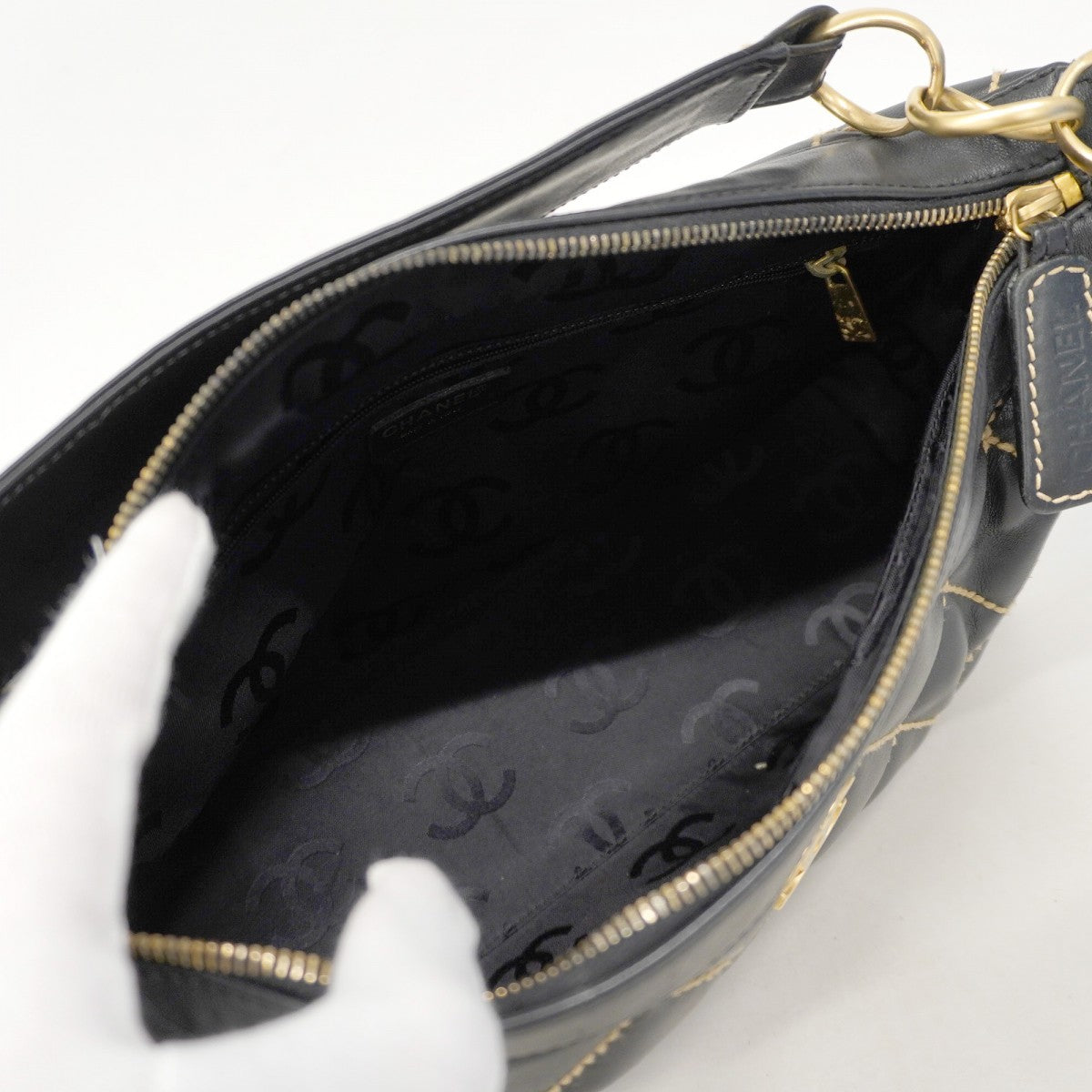 【6ae5179-k】シャネル ショルダーバッグ ワイルドステッチ ラムスキン ブラック ゴールド金具【中古】レディース