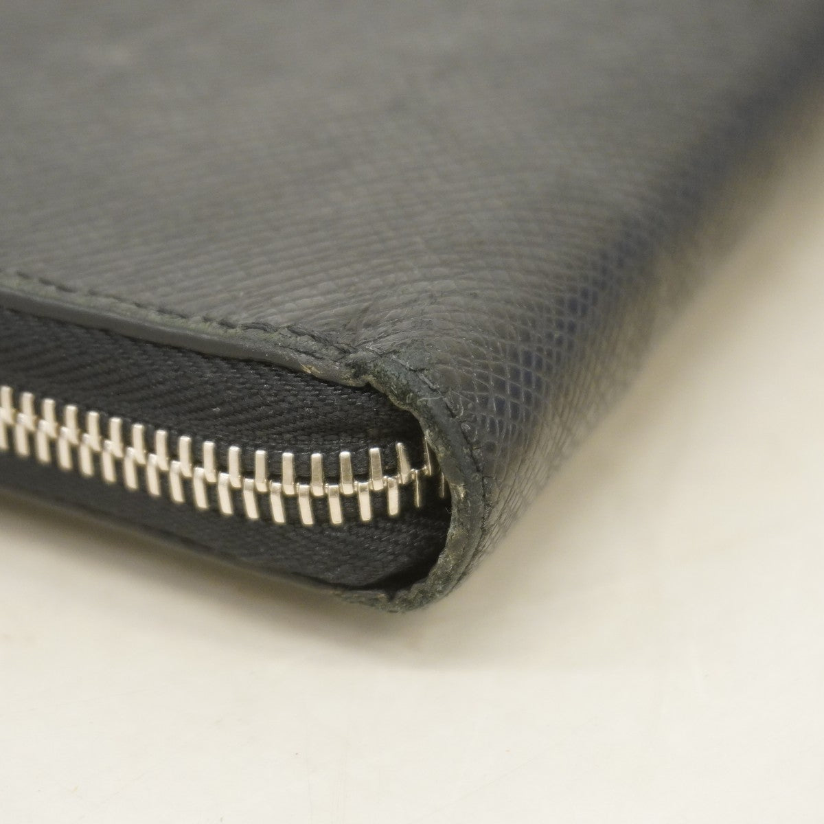 【6ae5207】ルイヴィトン 長財布 タイガ ジッピーウォレットヴェルティカル M30503 ノワール【中古】メンズ