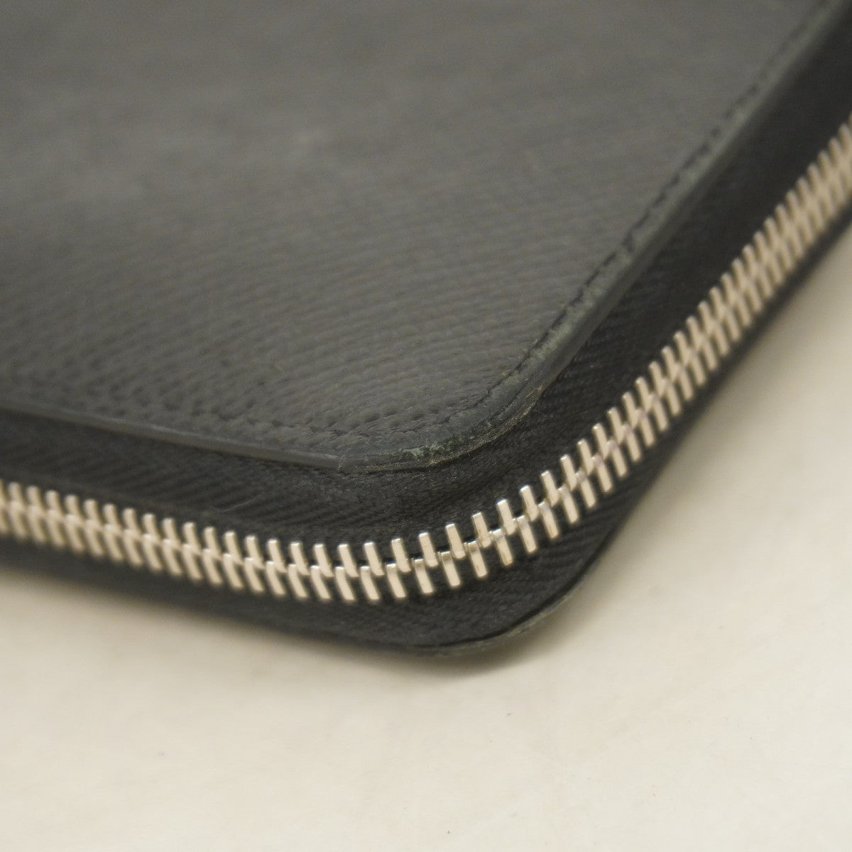 【6ae5207】ルイヴィトン 長財布 タイガ ジッピーウォレットヴェルティカル M30503 ノワール【中古】メンズ