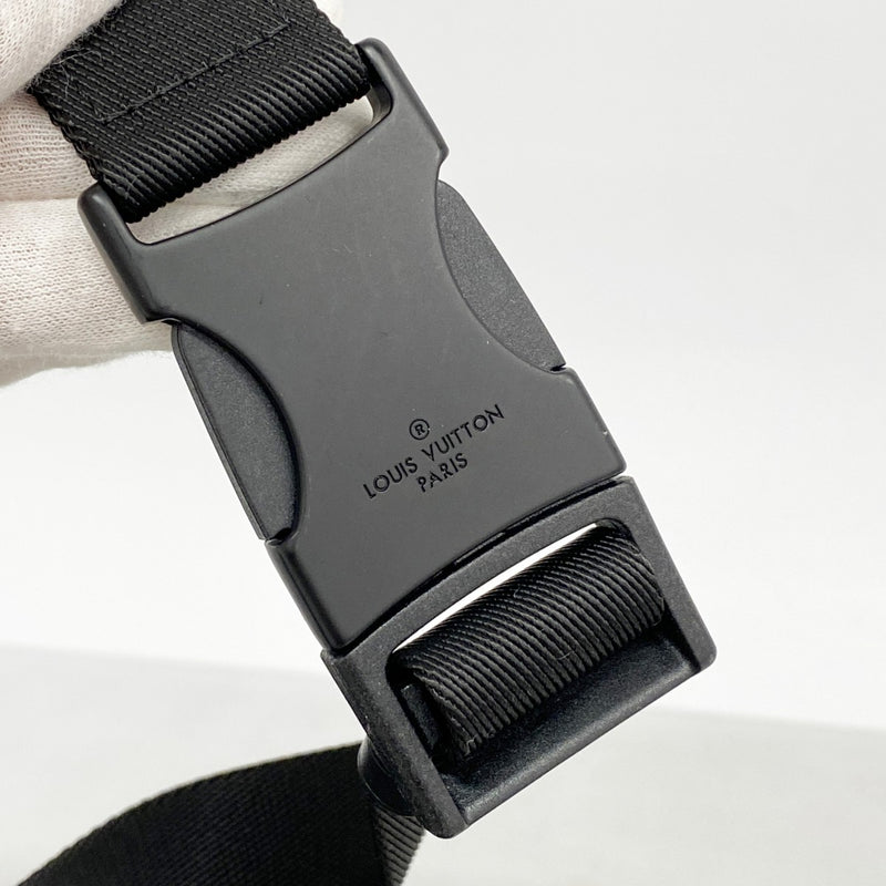 【6ae5641】ルイヴィトン ボディバッグ モノグラム・シャドウ ディスカバリーバムバッグ M44388 ブラック【中古】メンズ