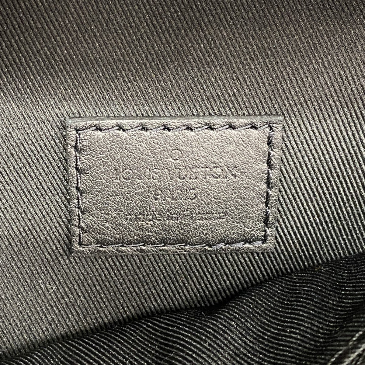 【6ae5641】ルイヴィトン ボディバッグ モノグラム・シャドウ ディスカバリーバムバッグ M44388 ブラック【中古】メンズ