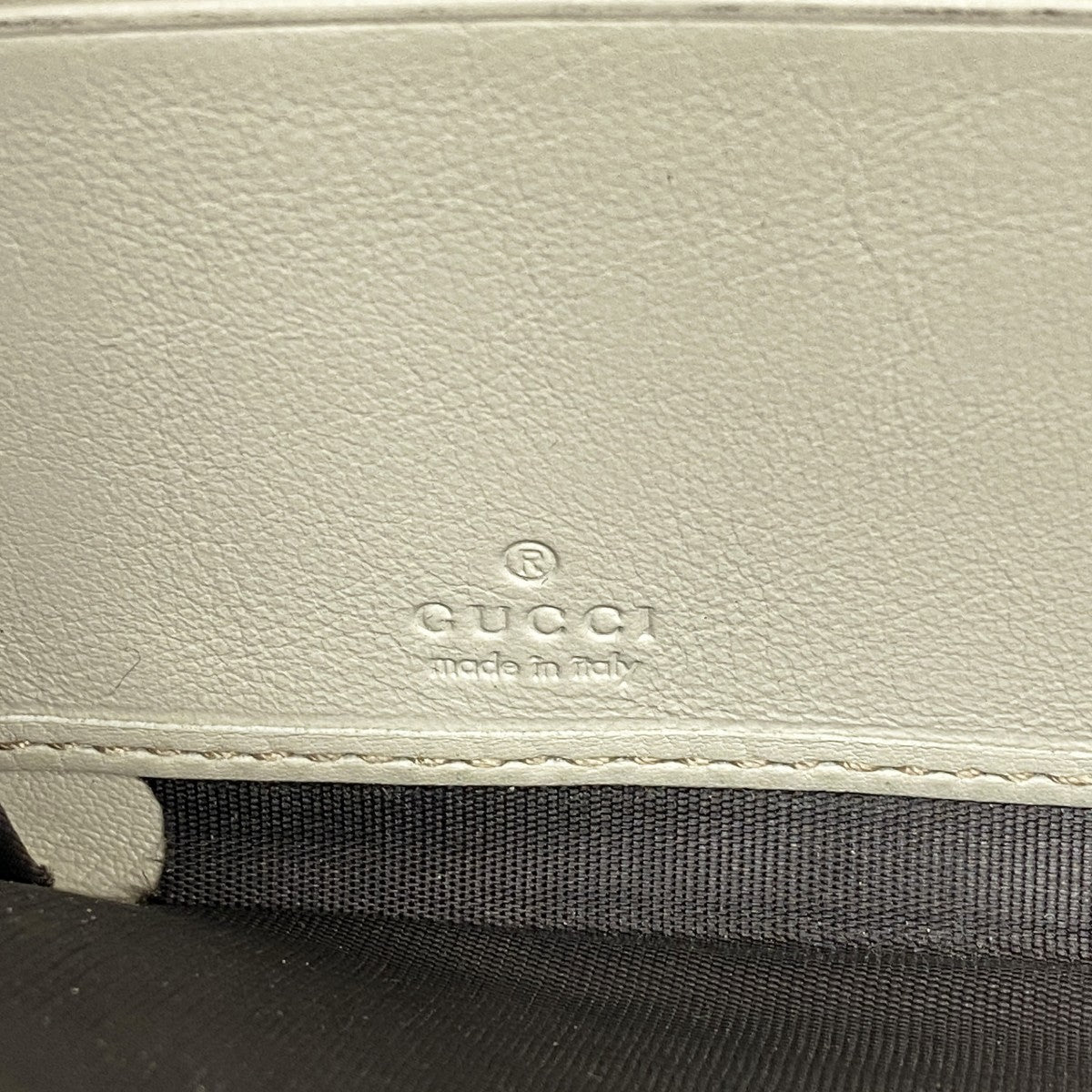 【6ae5648】グッチ 長財布 グッチシマ 394005 レザー アイボリー シャンパンゴールド金具【中古】メンズ レディース ユニセックス