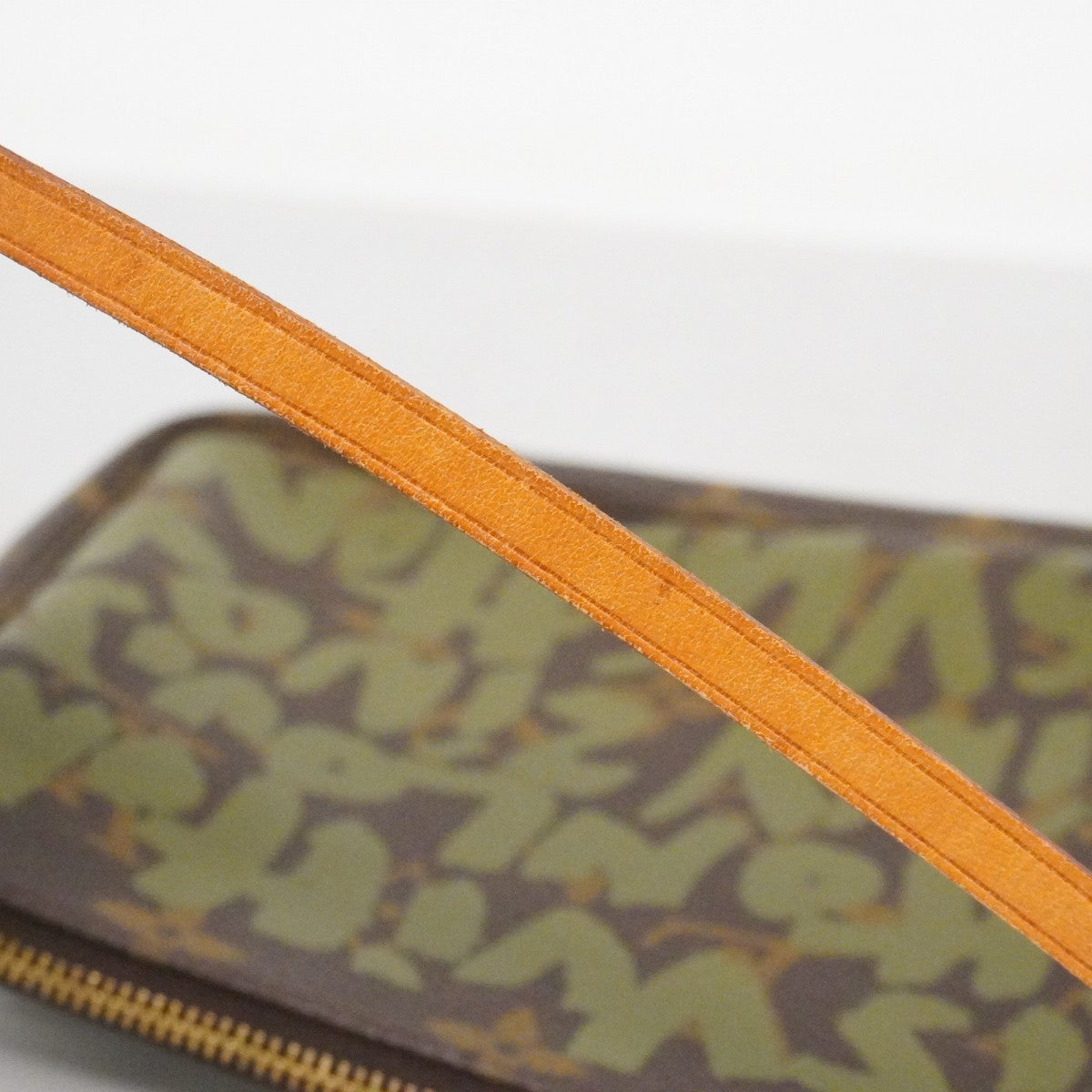 【6ca0934-k】ルイヴィトン ポーチ モノグラムグラフィティ ポシェットアクセソワール M92191 ブラウン カーキ【中古】レディース