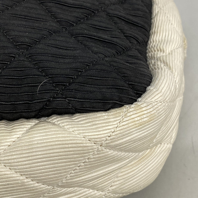 ★在庫処分★最終価格【6ca1291】シャネル ショルダーバッグ 2.55 チェーンショルダー ナイロン ブラック ホワイト シルバー金具【中古】レディース