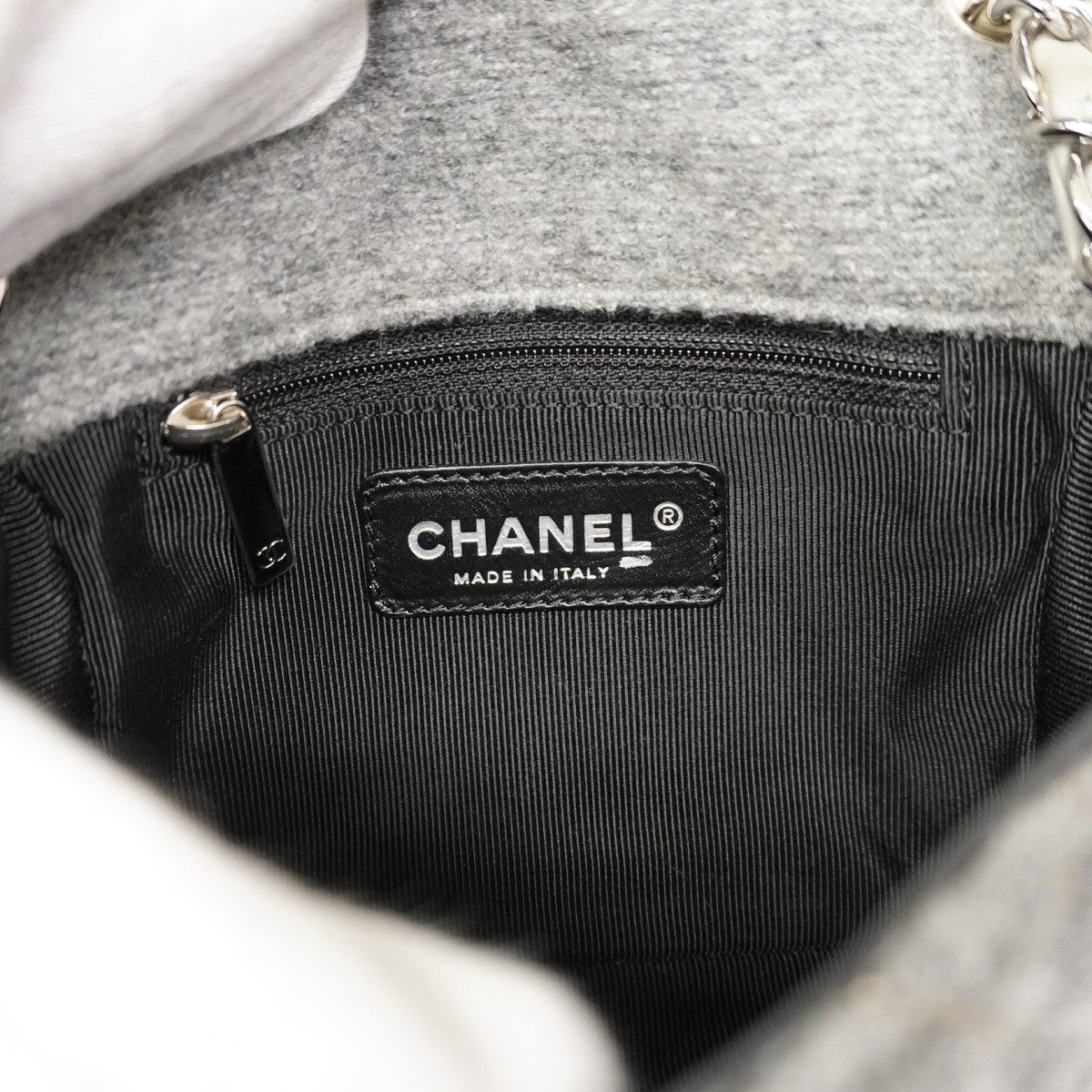 【6ca1308】シャネル ショルダーバッグ ミニマトラッセ チェーンショルダー ウール グレー シルバー金具【中古】レディース