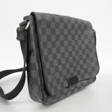 ★在庫処分★最終価格【6cb1763-k】ルイヴィトン ショルダーバッグ ダミエ・グラフィット ディストリクトPM N41260 グレー ブラック【中古】メンズ