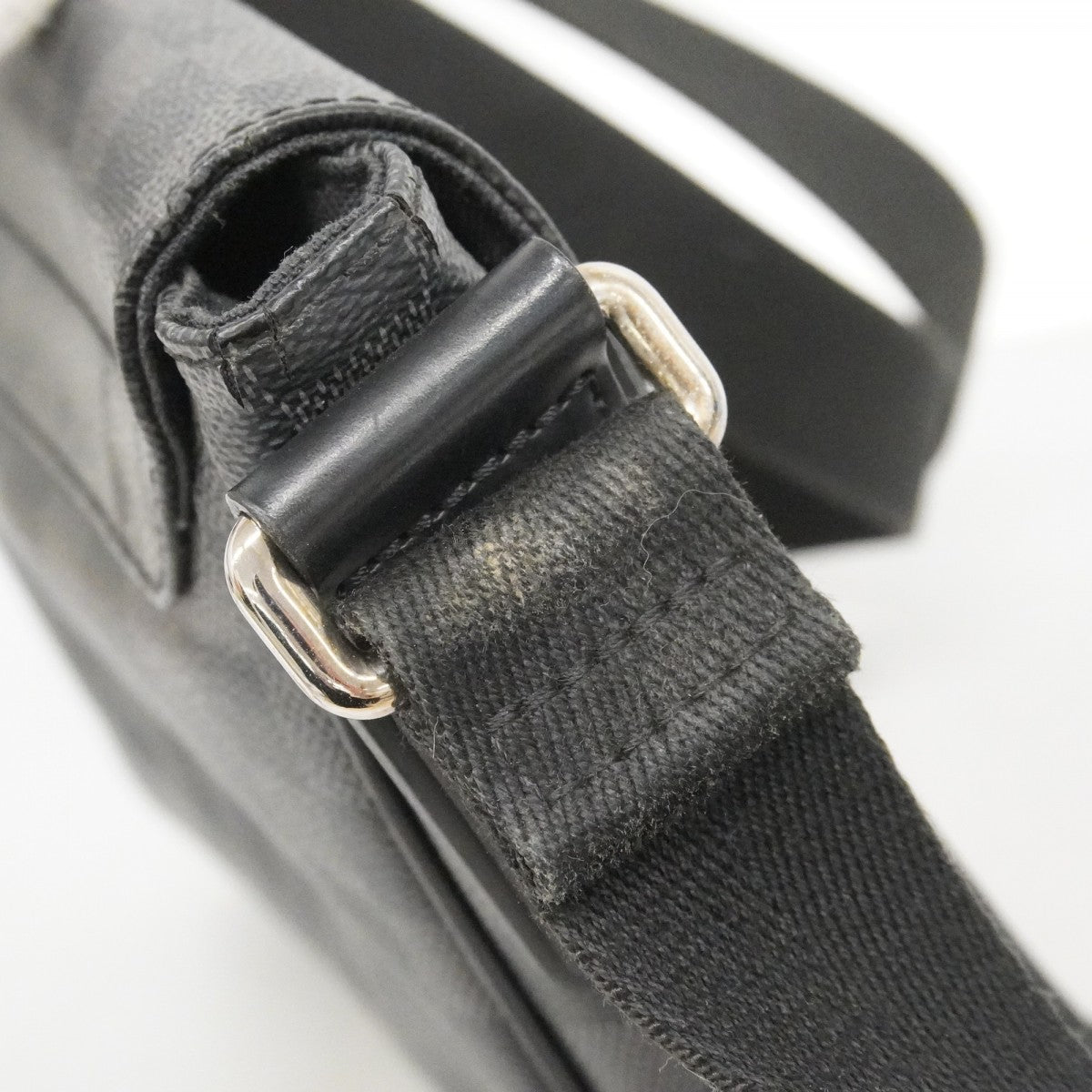 ★在庫処分★最終価格【6cb1763-k】ルイヴィトン ショルダーバッグ ダミエ・グラフィット ディストリクトPM N41260 グレー ブラック【中古】メンズ