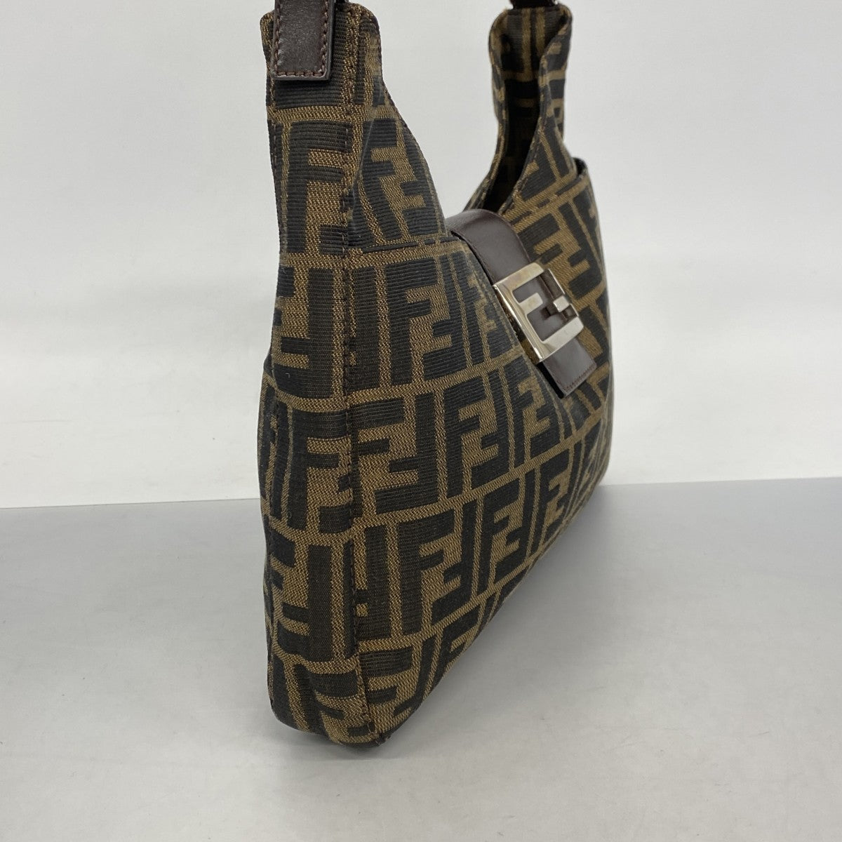 【6cb2333】フェンディ ショルダーバッグ ズッカ ナイロンキャンバス ブラウン シルバー金具【中古】レディース