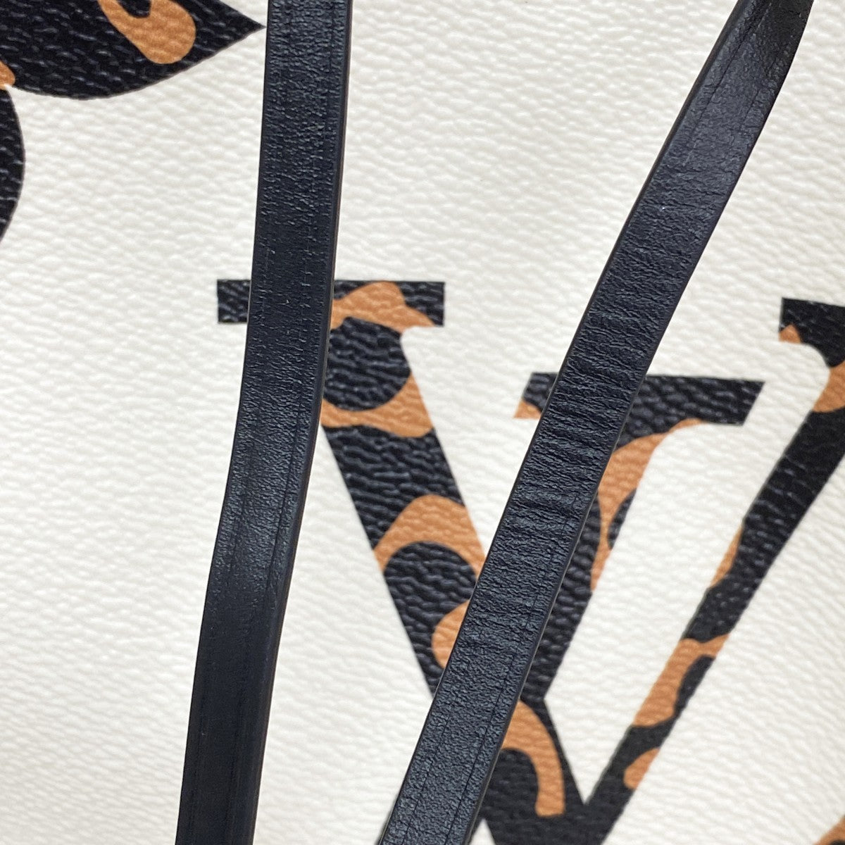 ★最終価格【6cc3543-k】ルイヴィトン ショルダーバッグ モノグラム･ジャングル ネオノエ M44679 ホワイト ブラック イヴォワール【中古】レディース