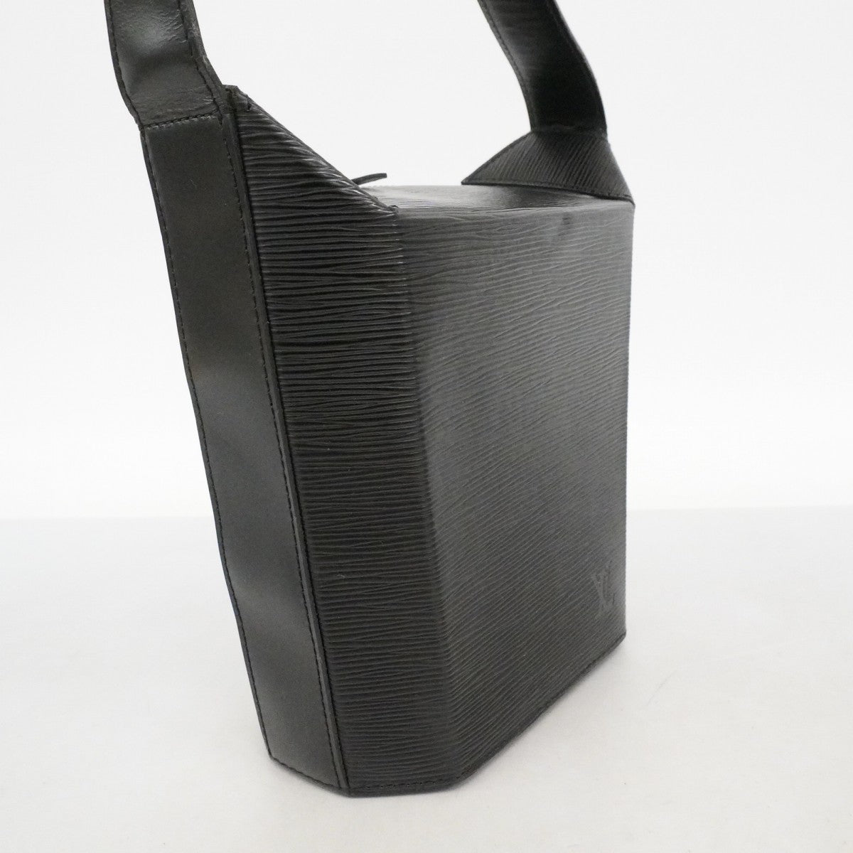 【6cc4027-k】ルイヴィトン ショルダーバッグ エピ サックソウ M80161 ノワール【中古】レディース