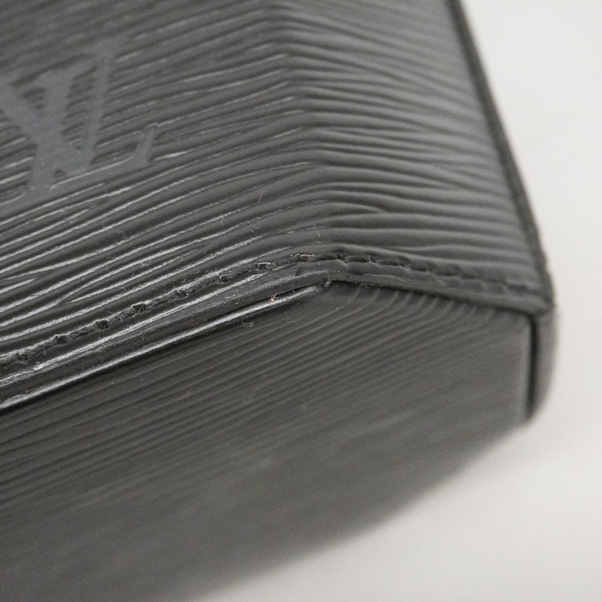 【6cc4027-k】ルイヴィトン ショルダーバッグ エピ サックソウ M80161 ノワール【中古】レディース