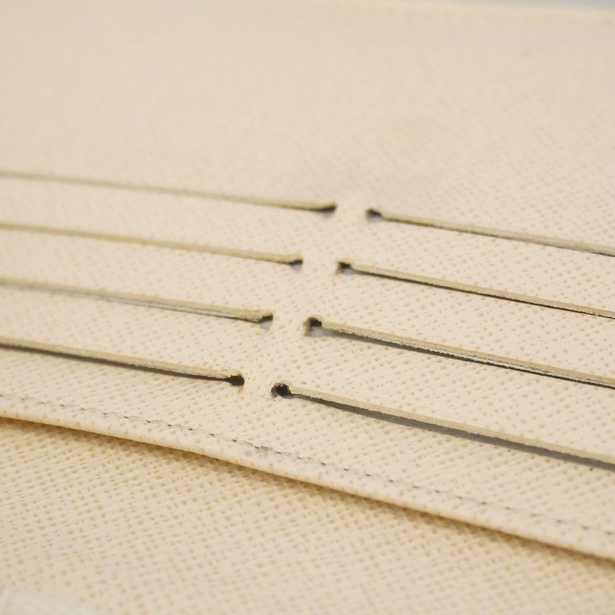 【6cc4031-k】ルイヴィトン 三つ折り長財布 ダミエ・アズール ポルトフォイユインターナショナル N61732 ホワイト【中古】レディース