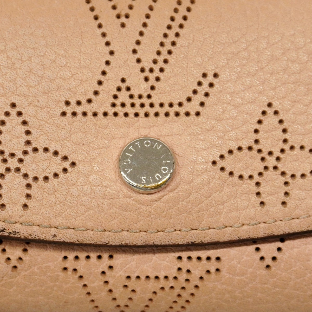 【6cc4047-k】ルイヴィトン キーケース マヒナ ミュルティクレ4 M64056 マグノリア【中古】レディース