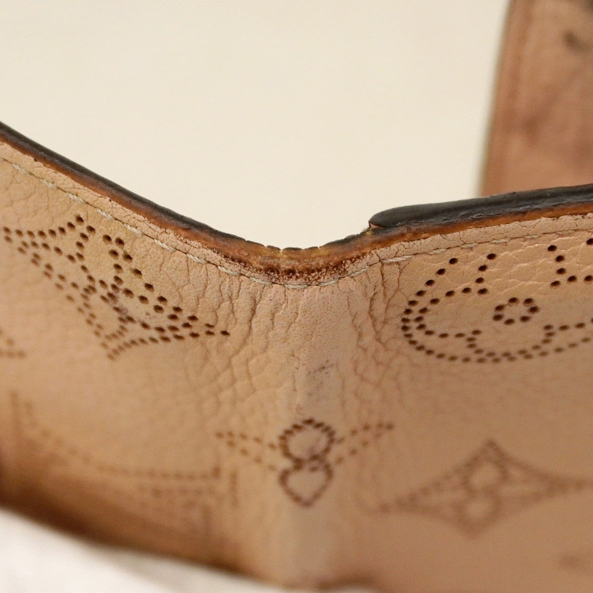 【6cc4047-k】ルイヴィトン キーケース マヒナ ミュルティクレ4 M64056 マグノリア【中古】レディース