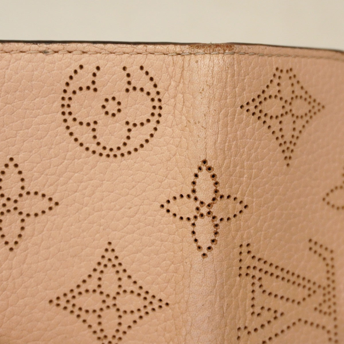 【6cc4047-k】ルイヴィトン キーケース マヒナ ミュルティクレ4 M64056 マグノリア【中古】レディース