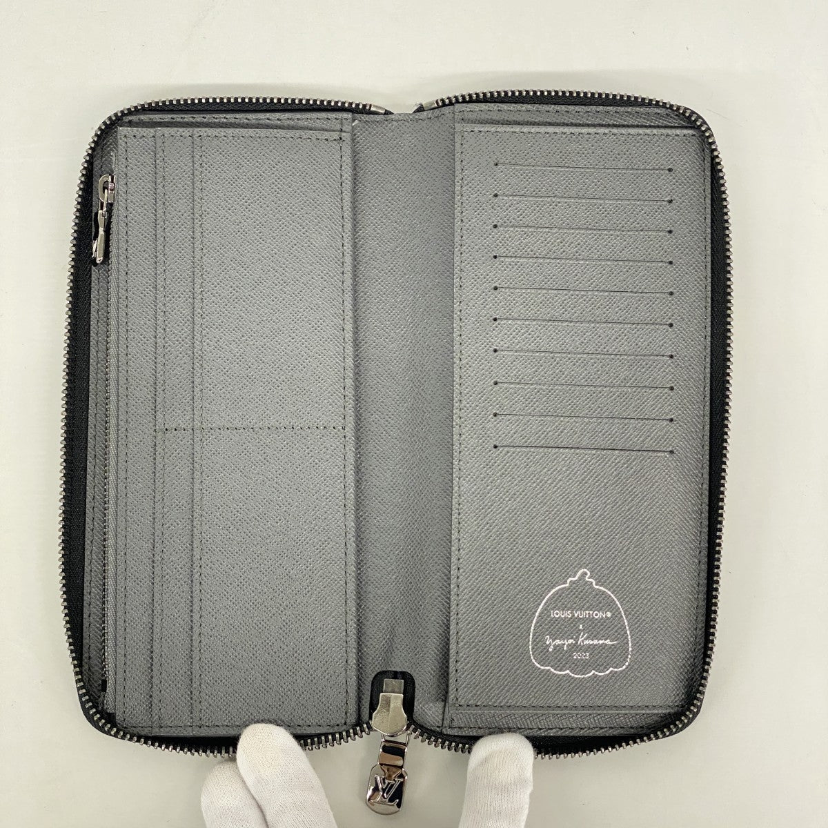 【6cd4563-k】ルイヴィトン 長財布 モノグラム・エクリプス リバース ジッピーウォレットヴェルティカル M81971 グレー ブラック 草間彌生コラボ【中古】メンズ