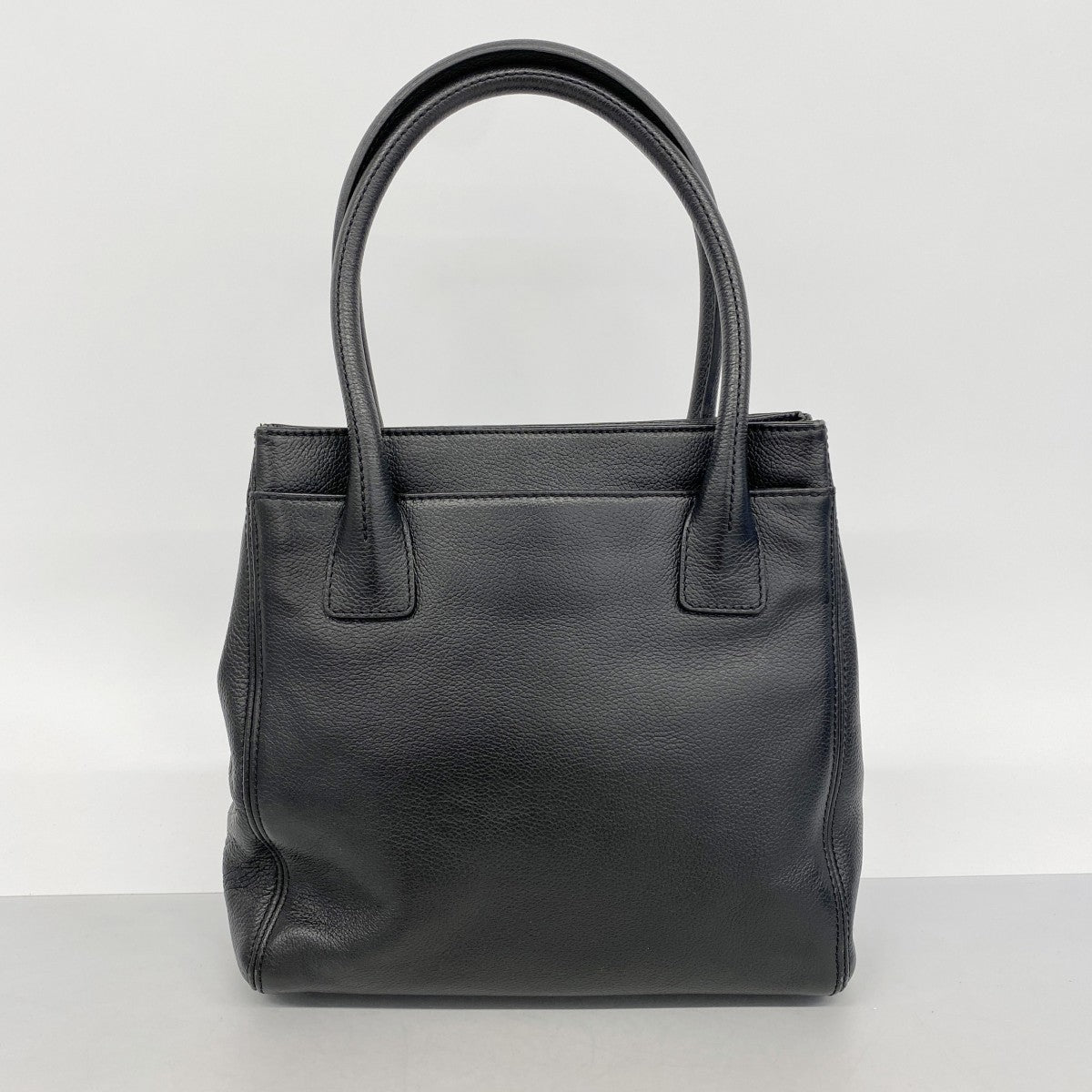 【6de5665-k】シャネル トートバッグ エグゼクティブ レザー ブラック シルバー金具【中古】レディース