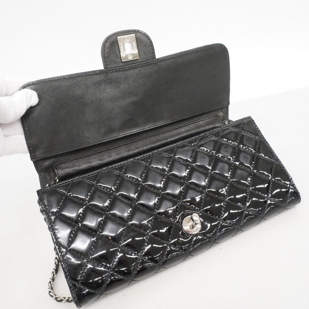 ★SALE【6de6251-k】シャネル ショルダーウォレット マトラッセ チェーンショルダー パテントレザー ブラック シルバー金具【中古】レディース