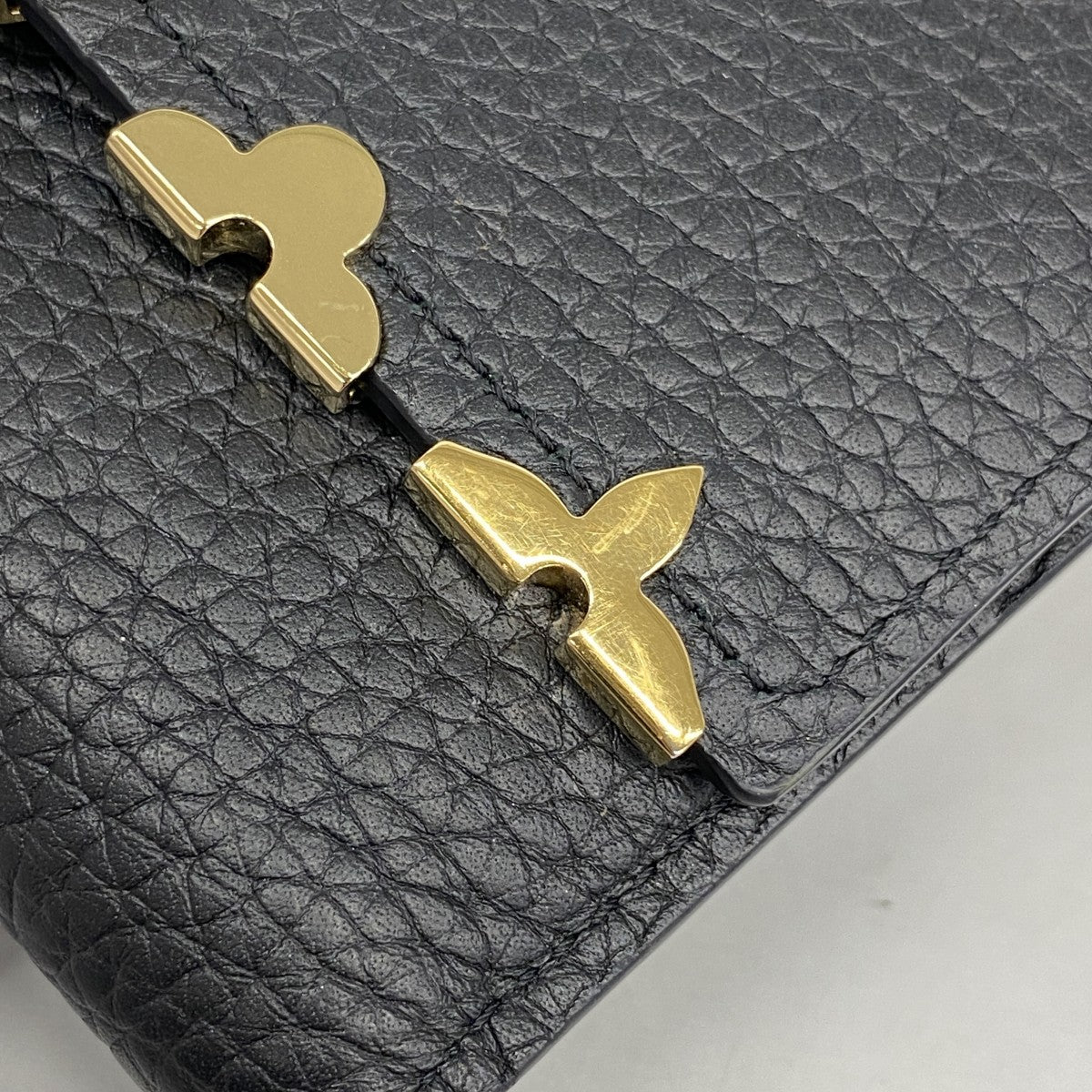 【6ea0120-k】ルイヴィトン 三つ折り財布 トリヨン ポルトフォイユカプシーヌ M82764 ノワール【中古】レディース