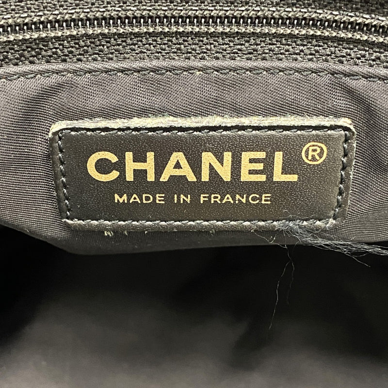 【6eb1094-k】シャネル トートバッグ ニュートラベル ナイロン ブラック シャンパンゴールド金具【中古】レディース