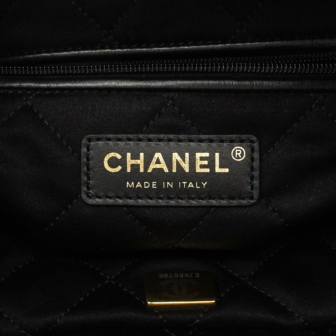 【6ec2566】シャネル ショルダーバッグ チェーンショルダー シャネル22 カーフ ブラック シャンパンゴールド金具【中古】レディース