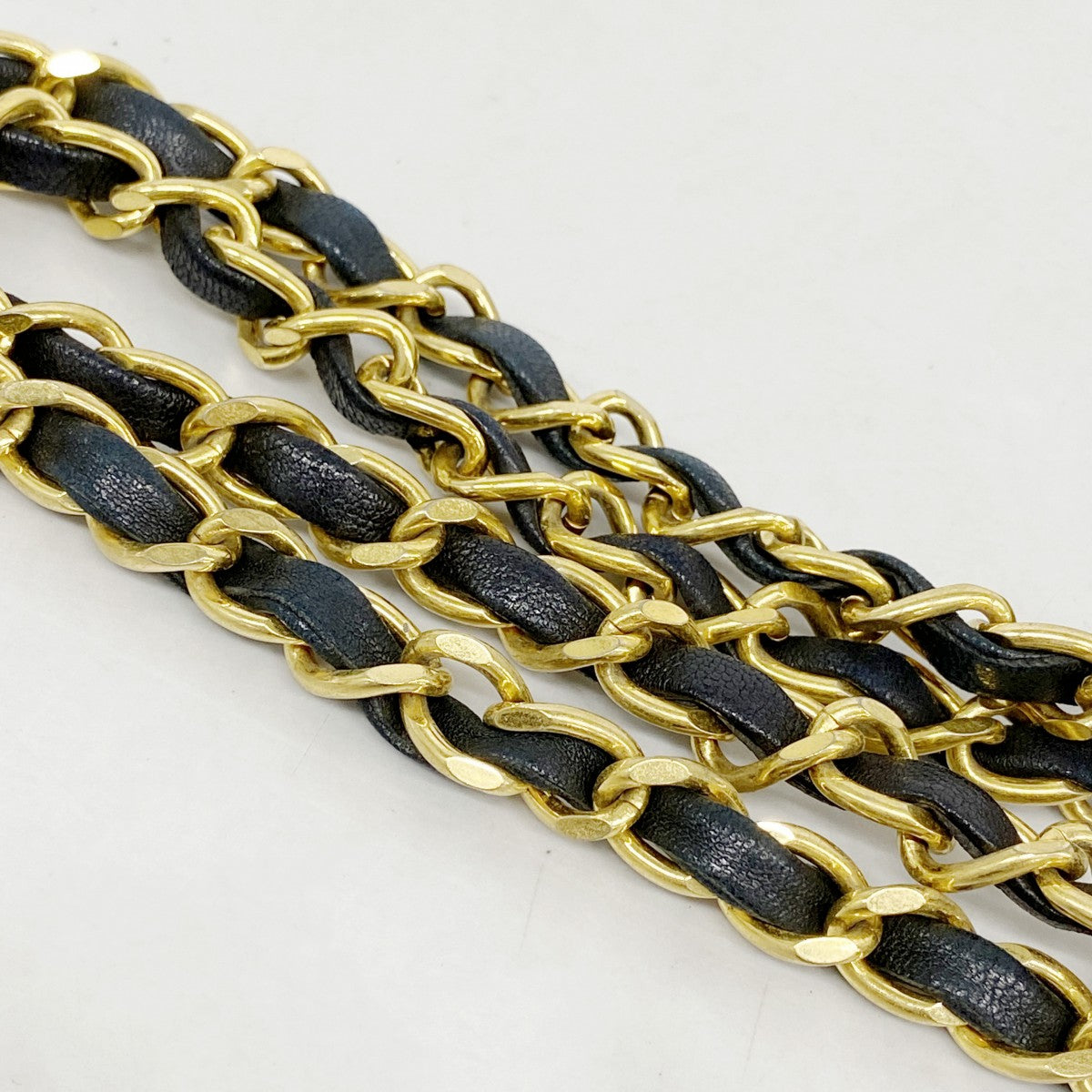 【6ee4982】シャネル ショルダーバッグ マトラッセ Wフラップ Wチェーン ラムスキン ブラック ゴールド金具【中古】レディース