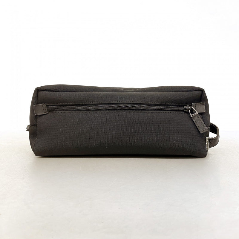 【6ee5893-k】グッチ ポーチ 02888 ナイロン ブラック シルバー金具【中古】メンズ レディース ユニセックス