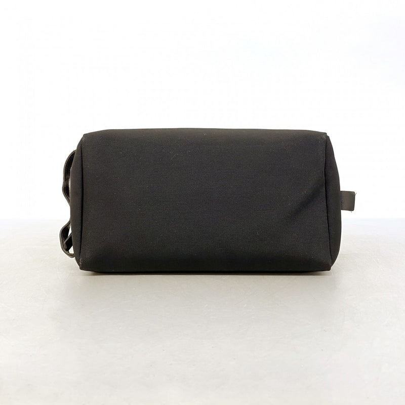 【6ee5893-k】グッチ ポーチ 02888 ナイロン ブラック シルバー金具【中古】メンズ レディース ユニセックス