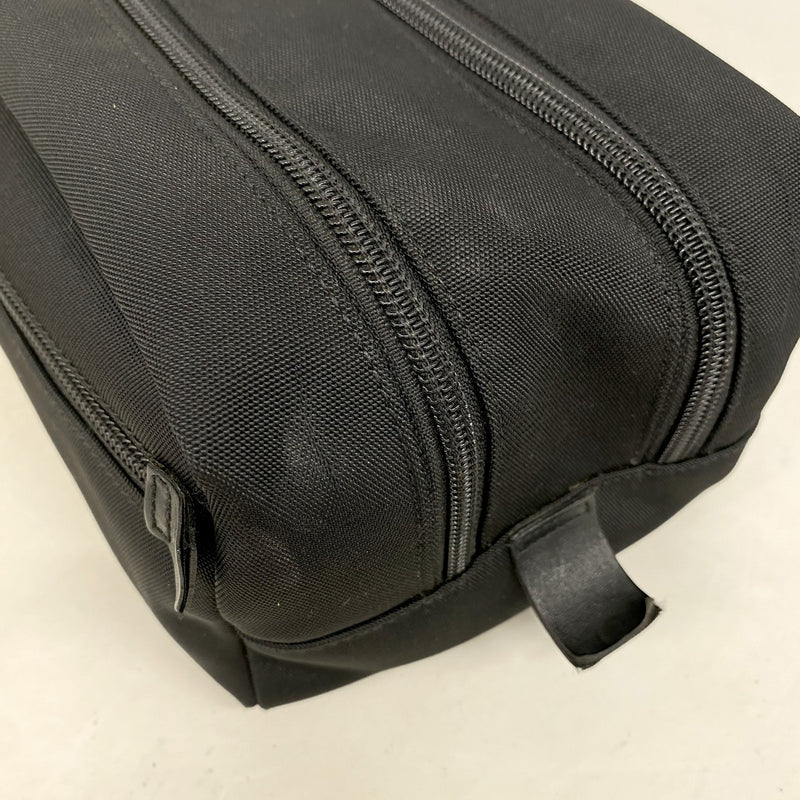 【6ee5893-k】グッチ ポーチ 02888 ナイロン ブラック シルバー金具【中古】メンズ レディース ユニセックス