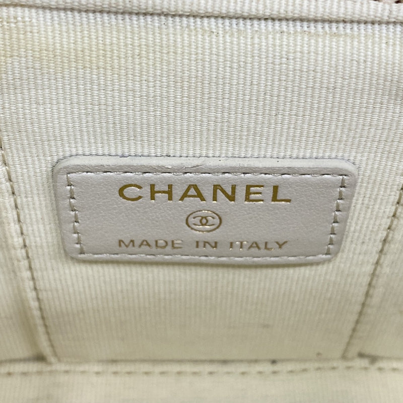【6ee5913-k】シャネル ショルダーバッグ マトラッセ チェーンショルダー キャビアスキン ホワイト シャンパンゴールド金具【中古】レディース