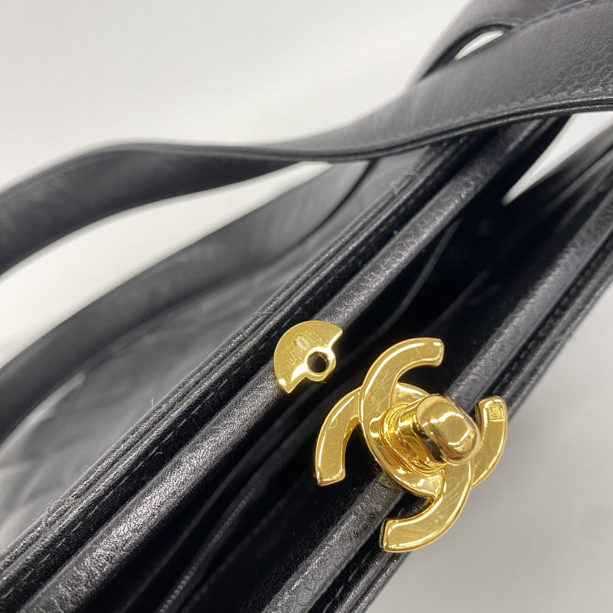 【6ee5917-k】シャネル ショルダーバッグ マトラッセ キャビアスキン ブラック ゴールド金具【中古】レディース