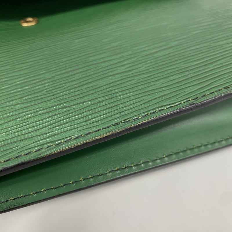 【6ee5999-k】ルイヴィトン クラッチバッグ エピ モンテーニュ27 M52654 ボルネオグリーン【中古】メンズ レディース ユニセックス