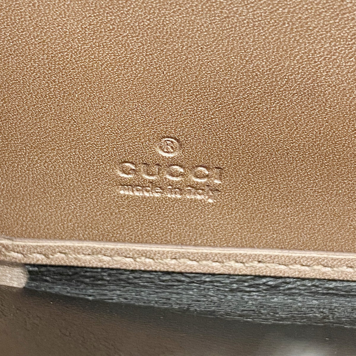 【6ee6011-k】グッチ 長財布 マイクログッチシマ 258406 エナメル ピンク シャンパンゴールド金具【中古】レディース