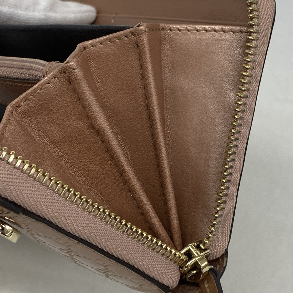 【6ee6011-k】グッチ 長財布 マイクログッチシマ 258406 エナメル ピンク シャンパンゴールド金具【中古】レディース