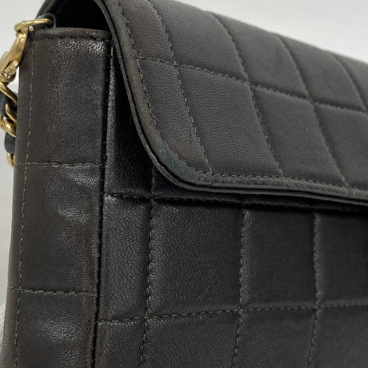 【6ee6044-k】シャネル ショルダーバッグ チョコバー チェーンショルダー ラムスキン ブラック ゴールド金具【中古】レディース