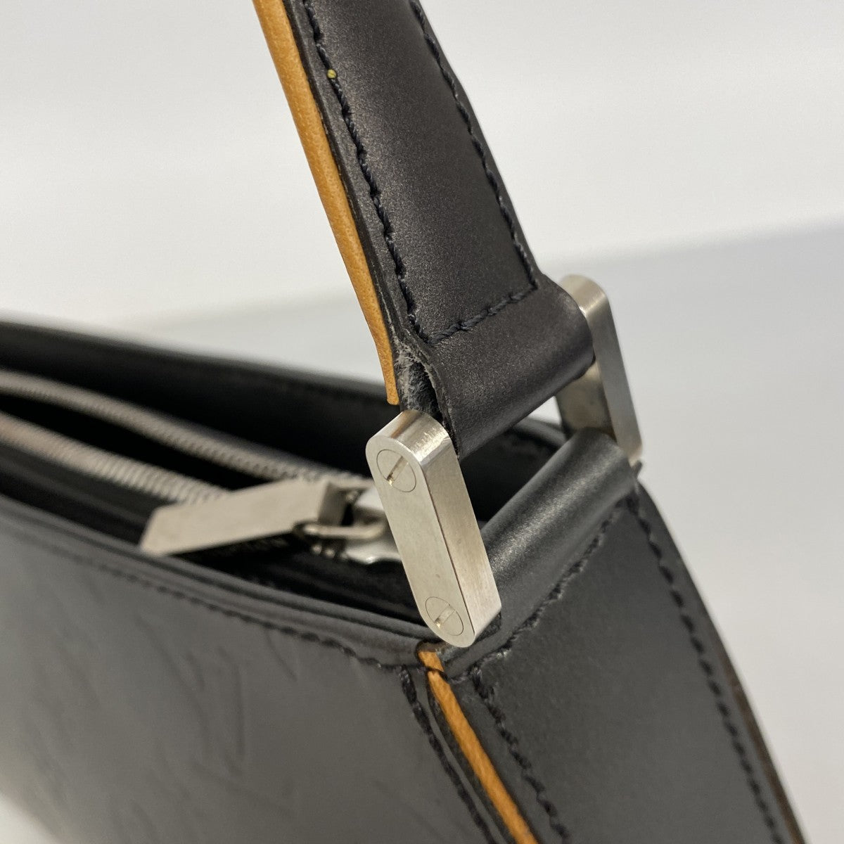 【6ee6104-k】ルイヴィトン ショルダーバッグ モノグラム・マット ファウラー M55142 ノワール【中古】レディース