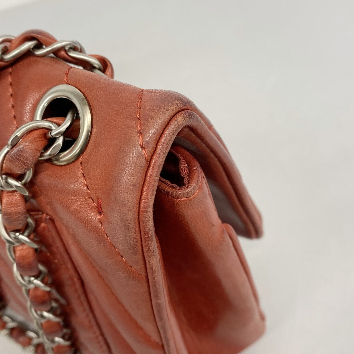 ★SALE【6ee6169-k】シャネル ショルダーバッグ Wチェーン シェブロン/ライオン ラムスキン レッド シルバー金具【中古】レディース
