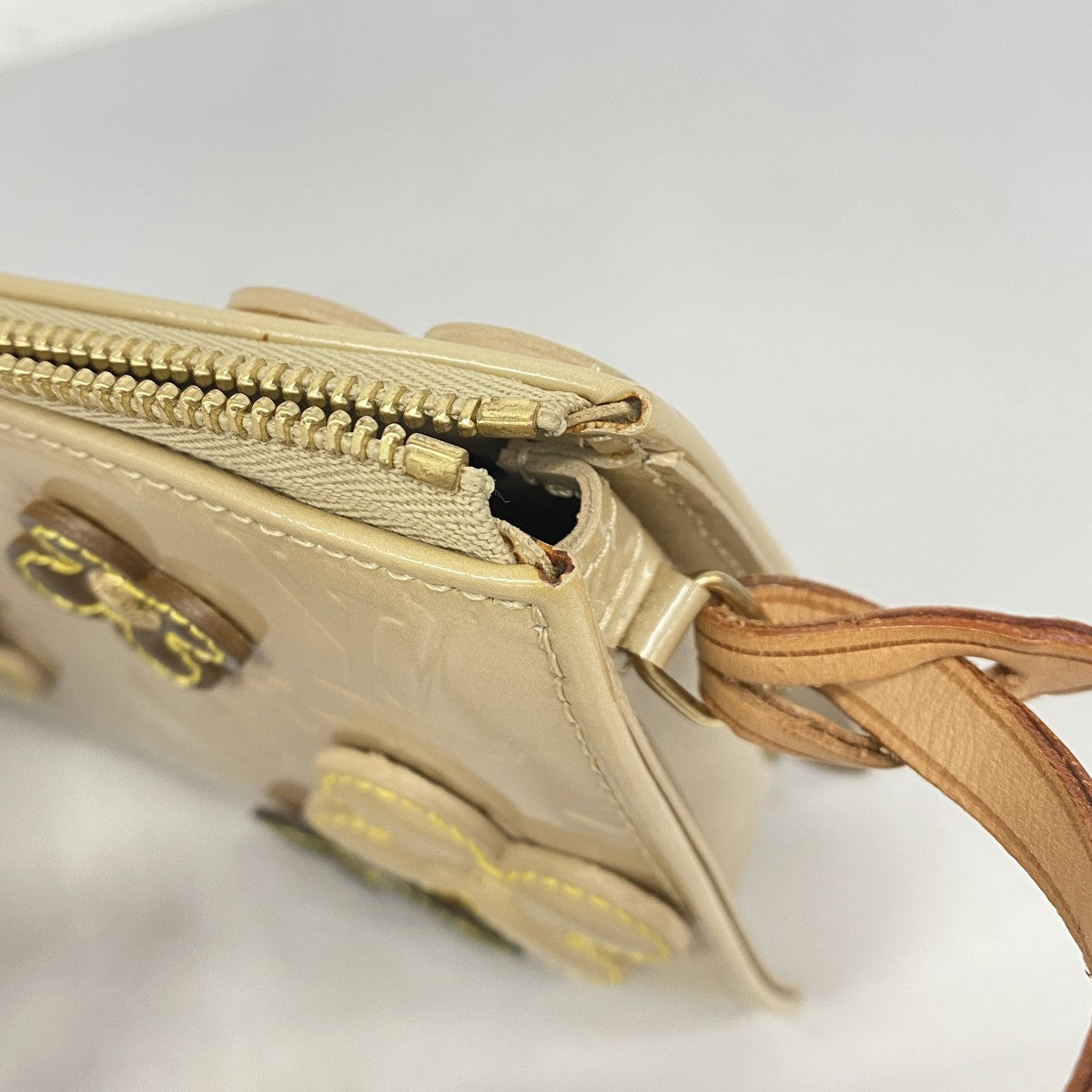 【6ee6205-k】ルイヴィトン ポーチ ヴェルニ フラワーレキシントン M92246 ベージュ【中古】レディース