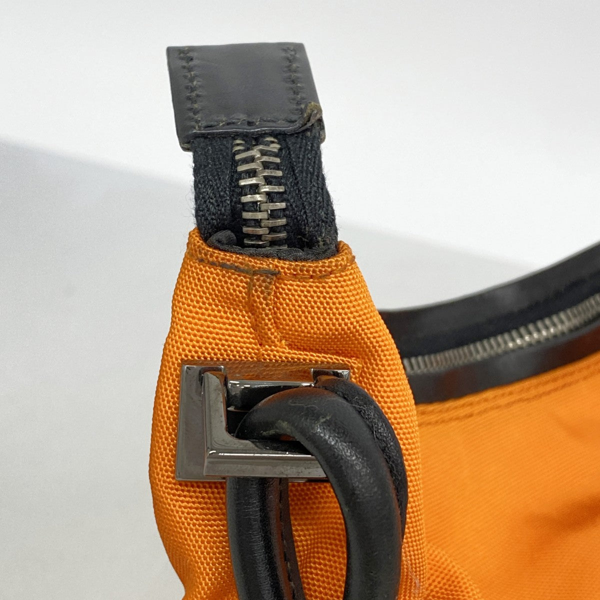 【6ee6286-k】グッチ ショルダーバッグ 001 3766 ナイロン オレンジ ブラック シルバー金具【中古】レディース