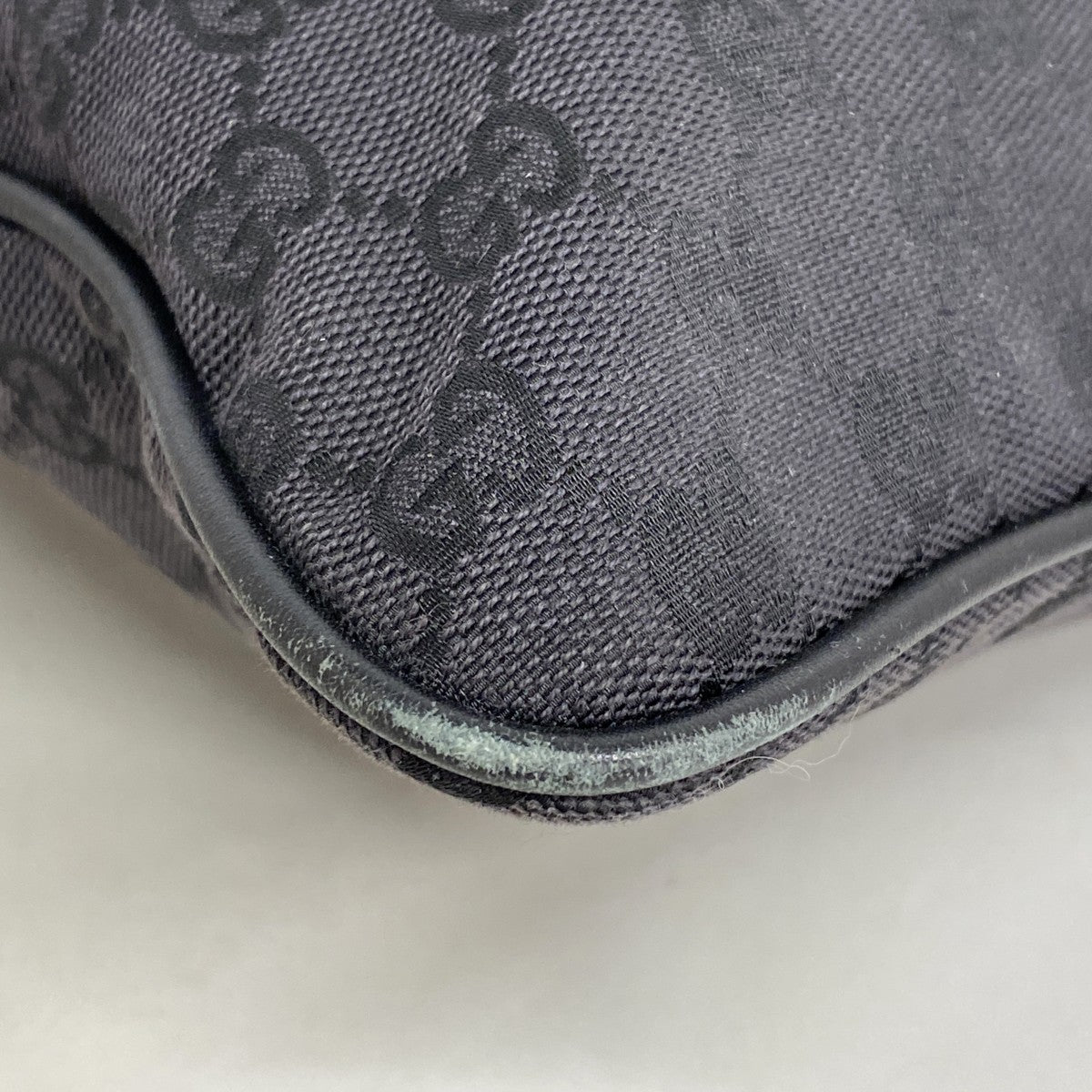 【6ee6287-k】グッチ ショルダーバッグ GGキャンバス 001 4021 キャンバス ブラック シルバー金具【中古】レディース