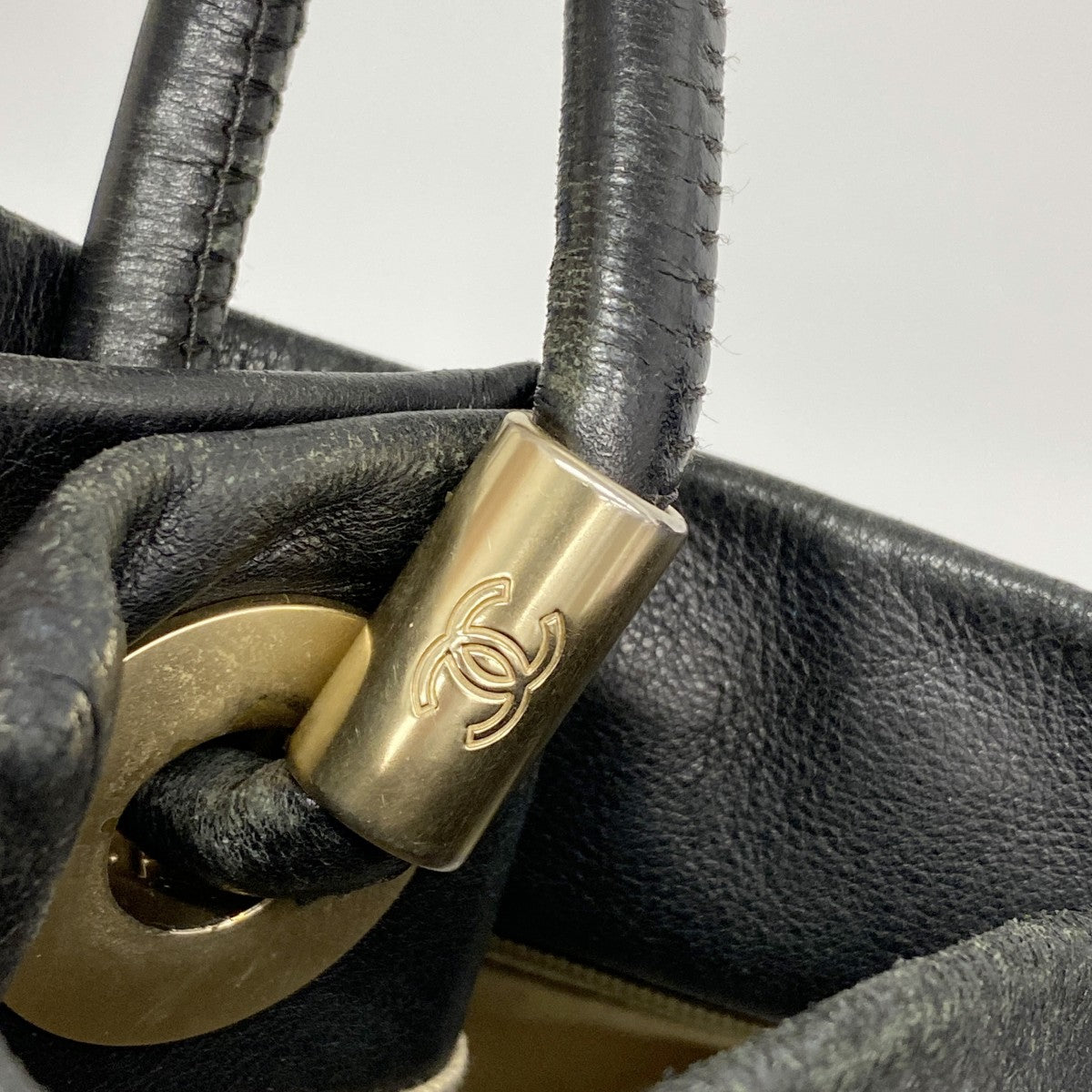 【6ee6291-k】シャネル ショルダーバッグ カメリア ラムスキン ブラック ホワイト ゴールド金具【中古】レディース