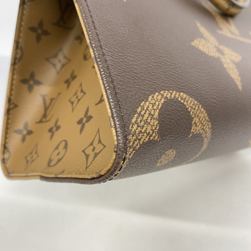 【6ee6364】ルイヴィトン トートバッグ モノグラム・ジャイアント リバース オンザゴーMM M45321 ブラウン 2wayバッグ【中古】レディース