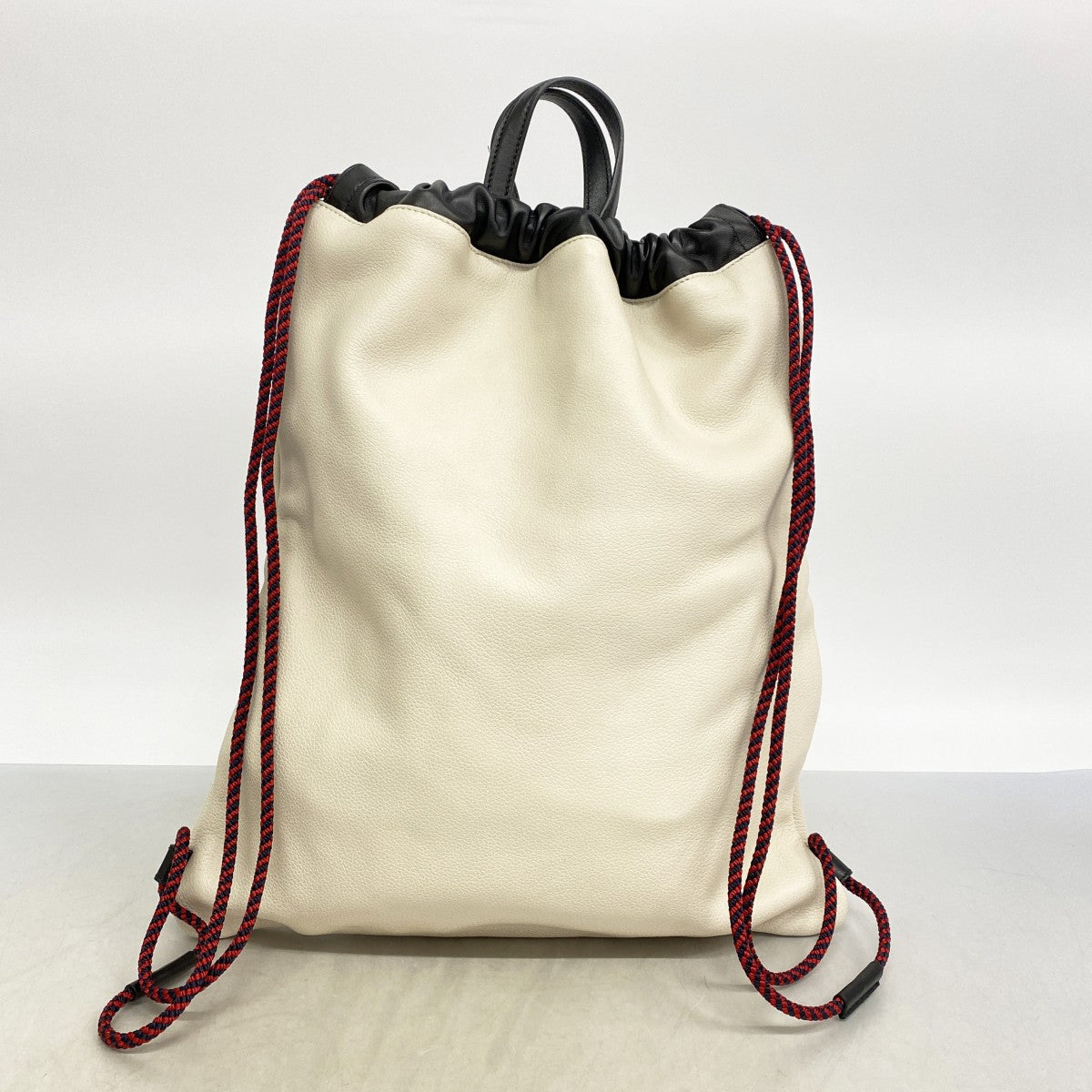 【6ee6464-k】グッチ リュック・デイパック ドローストリング 516639 レザー アイボリー ゴールド金具【中古】レディース