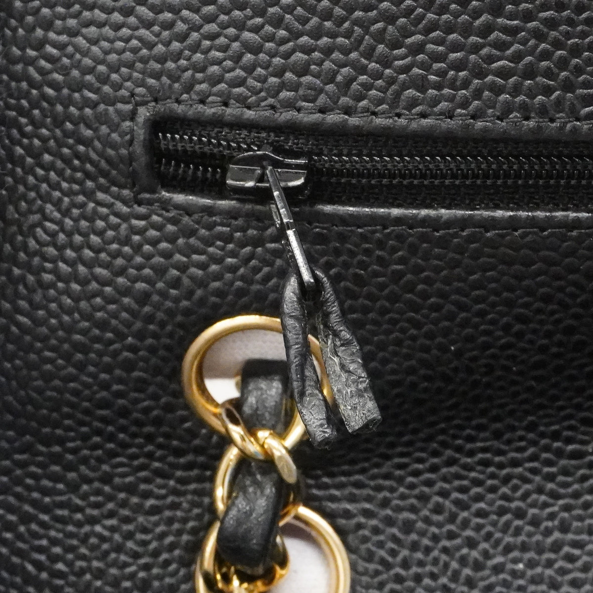 【6ee6504】シャネル ショルダーバッグ マトラッセ Wフラップ Wチェーン キャビアスキン ブラック ゴールド金具【中古】レディース